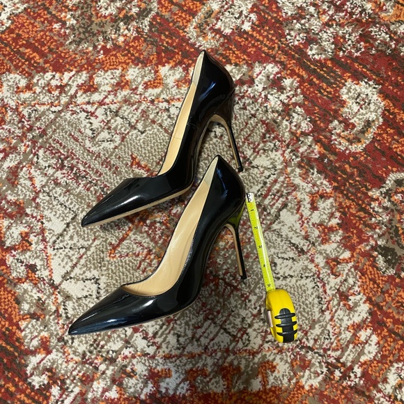 Manolo Blahnik BB Patent Black Pointed Toe Pumps - Picture 3 of 8